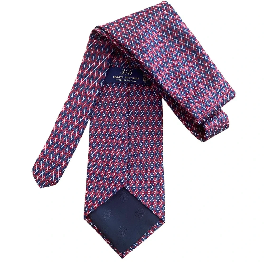 Brooks Brothers 346 Mens Silk Tie Red Navy Christmas Geometric Diamond